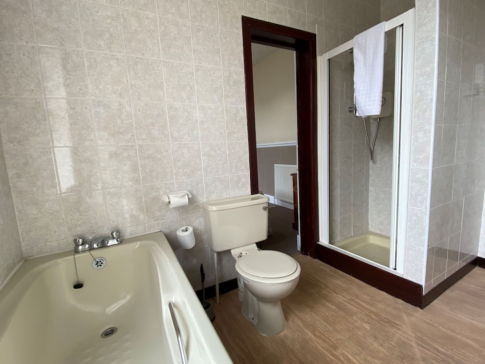 The King S Arms Hotel 23/25