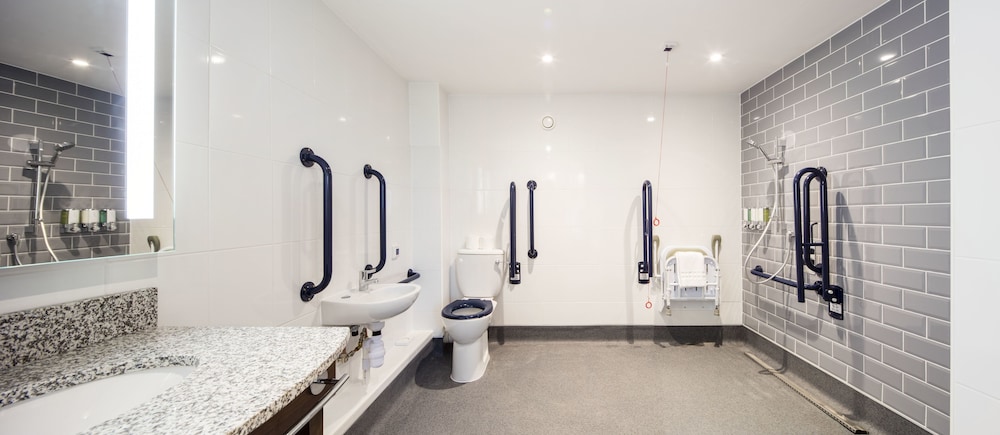 Hampton By Hilton Humberside Airport 15/38