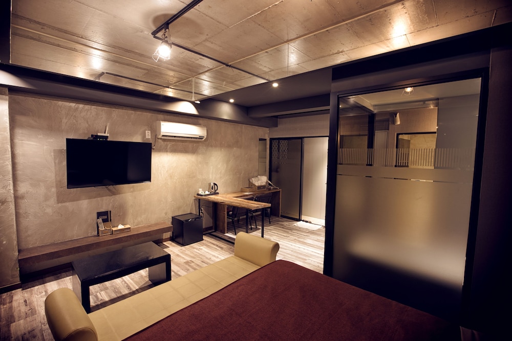 Hotel 109 56/73