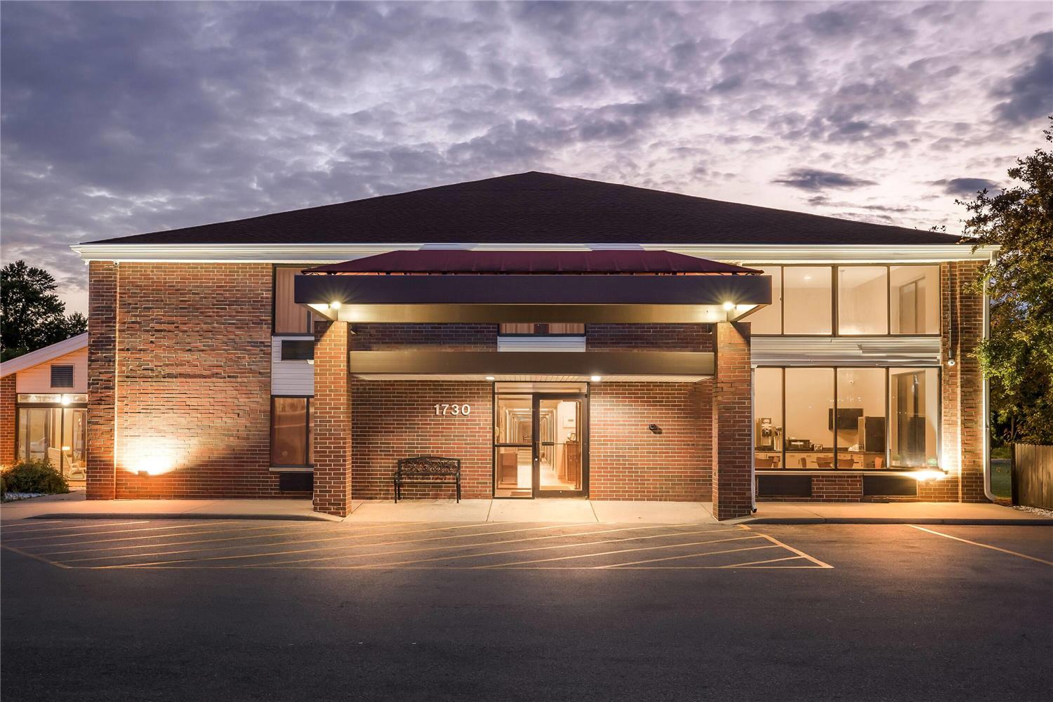 Super 8 by Wyndham Watertown WI 2/49
