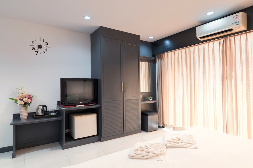 Hotel Baya Patong Beach 13/65