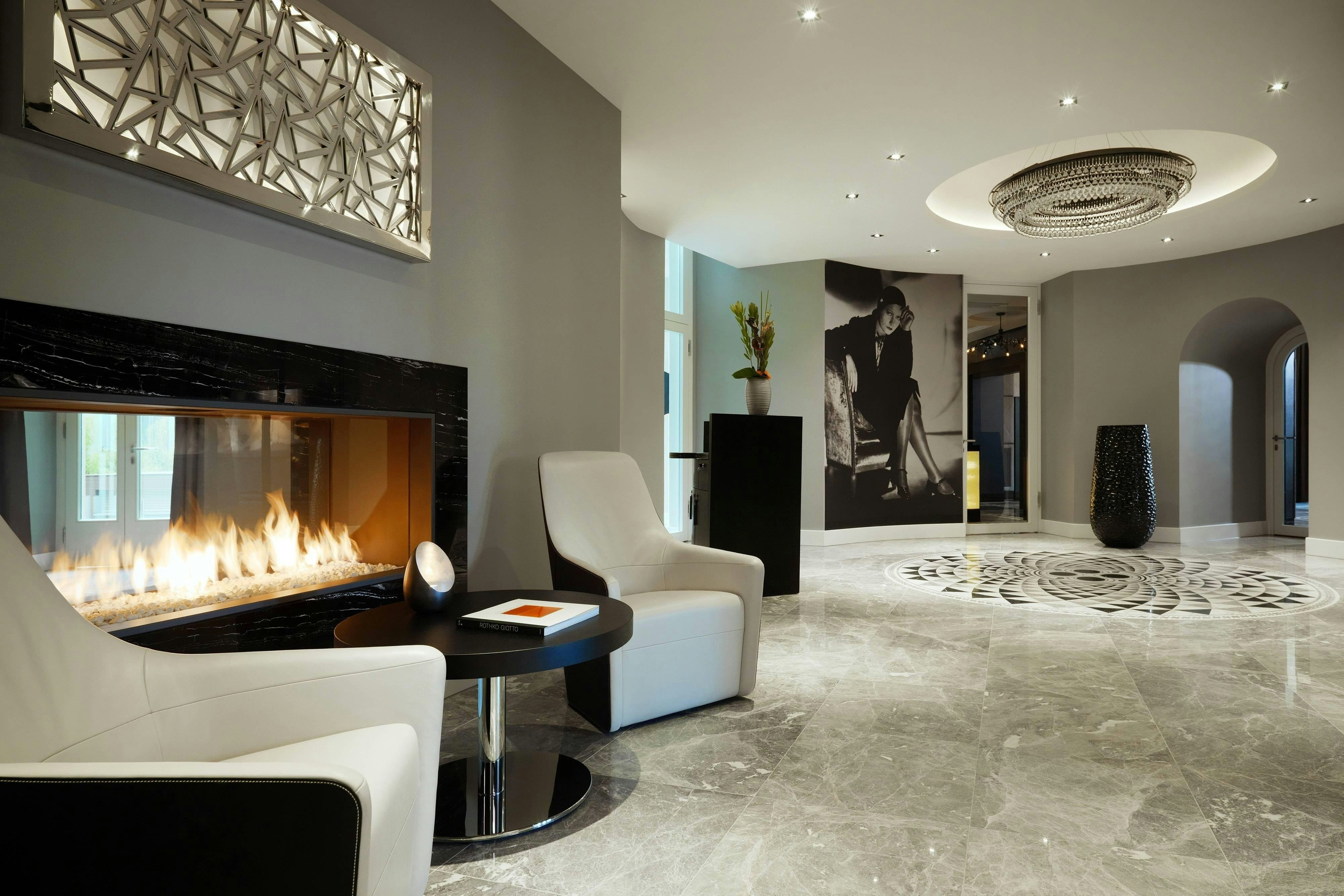 Roomers Berlin, Autograph Collection 3/42