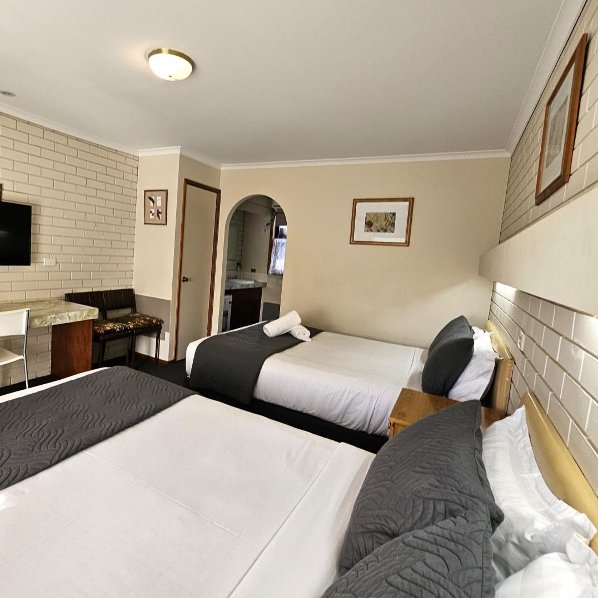 Alfred Motor Inn 12/34