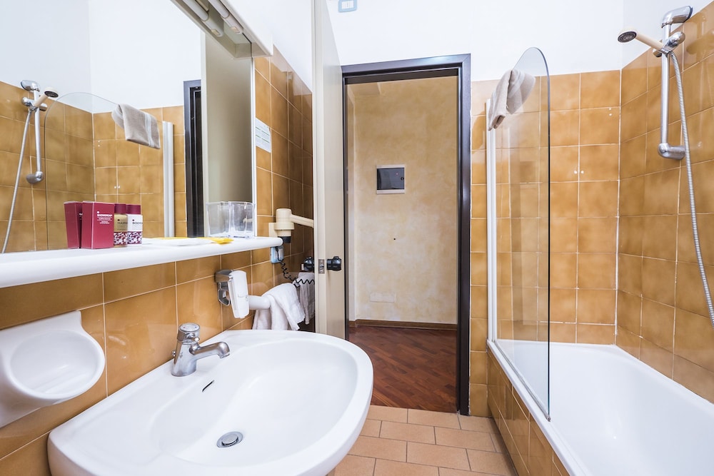 Vega Hotel Perugia 69/70