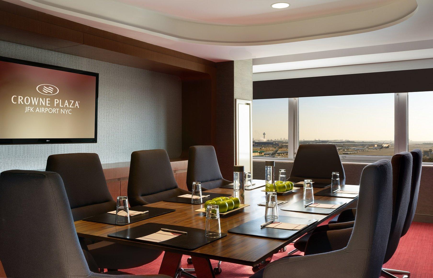 Crowne Plaza JFK Airport Hotel New York City 38/50