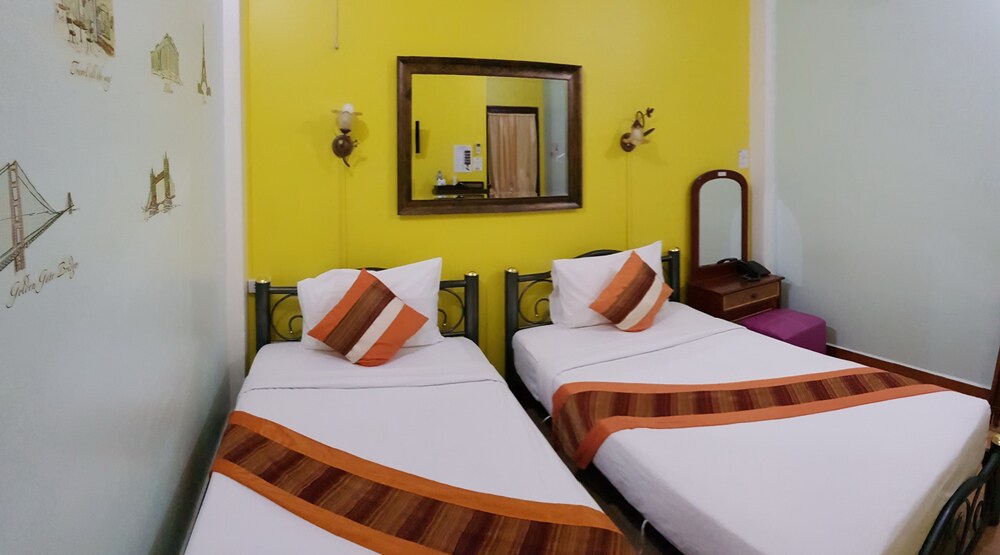 Phonepaseuth Hotel 16/55