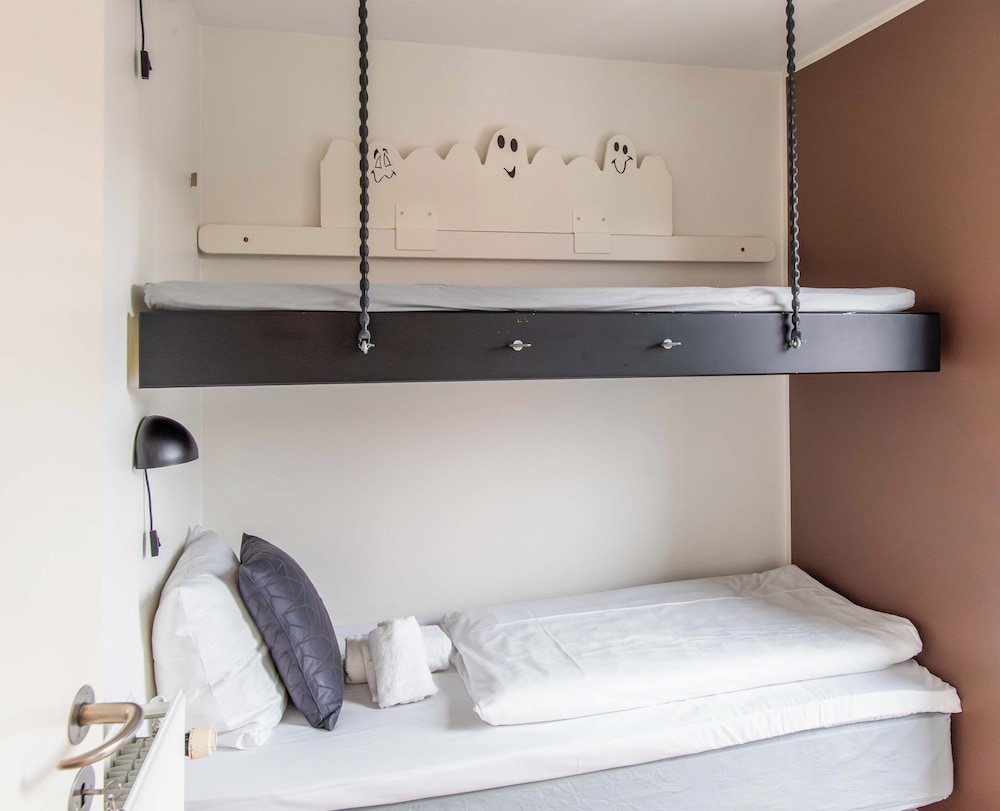 3 Bedrooms, Apartment, 1 Double and 2 Bunk Beds, Street Side View، Kolding Hotel Apartments 4/7