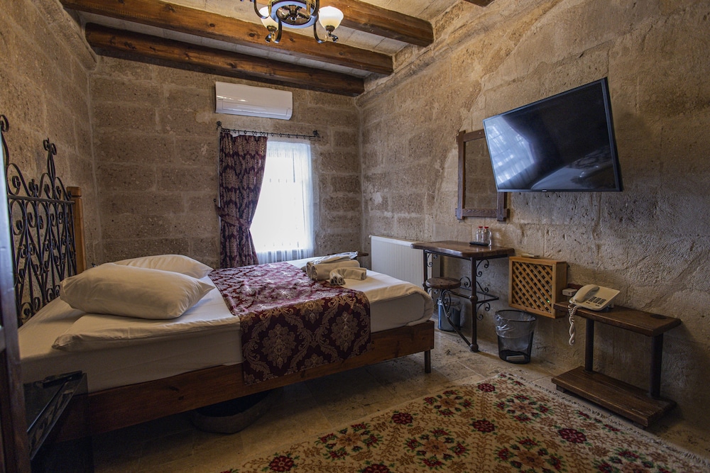 Travellers Cave Pension 29/50