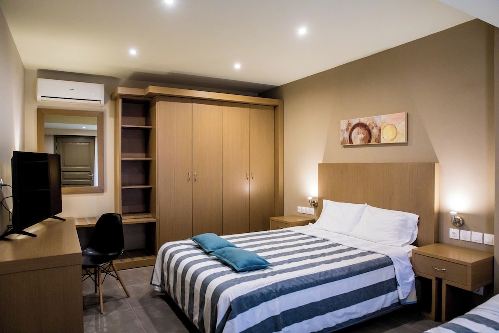 Superior, Single Bed, Garden or Pool View 3/4