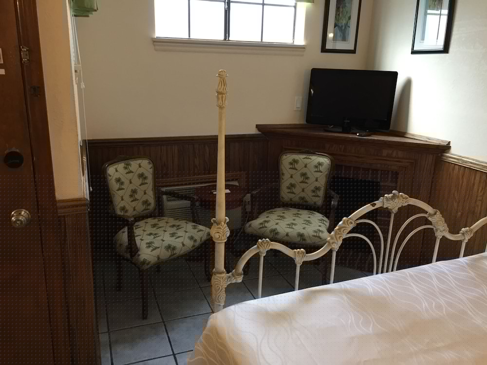 Seacrest Inn 36/42