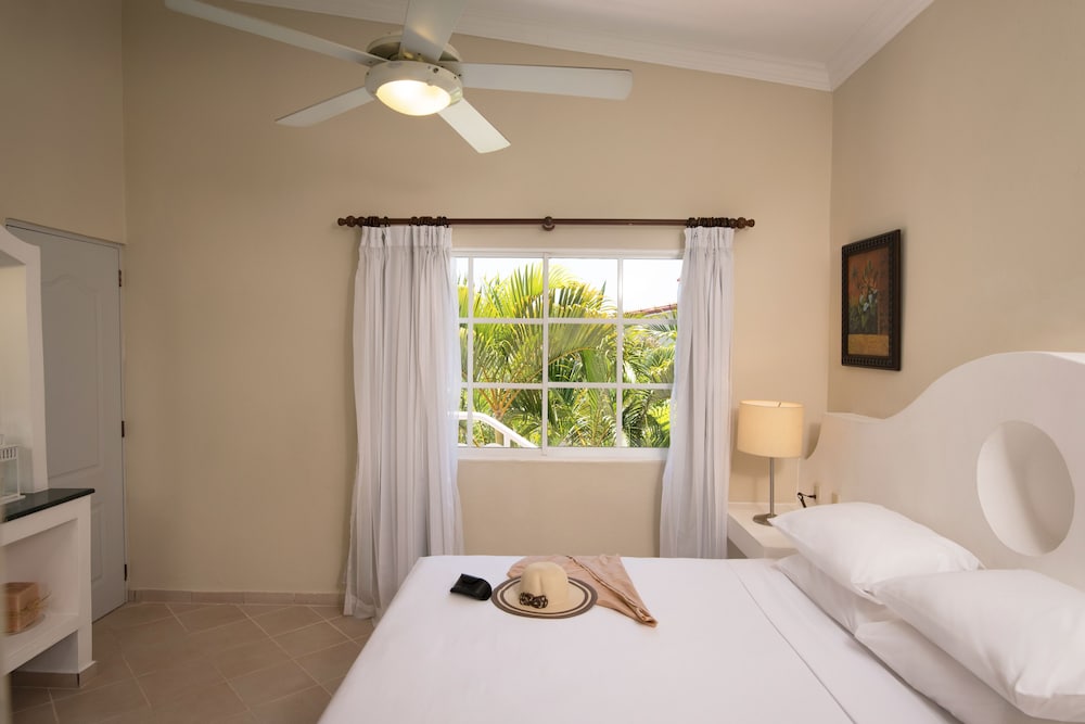 Lifestyle Crown Residence Suites 27/52