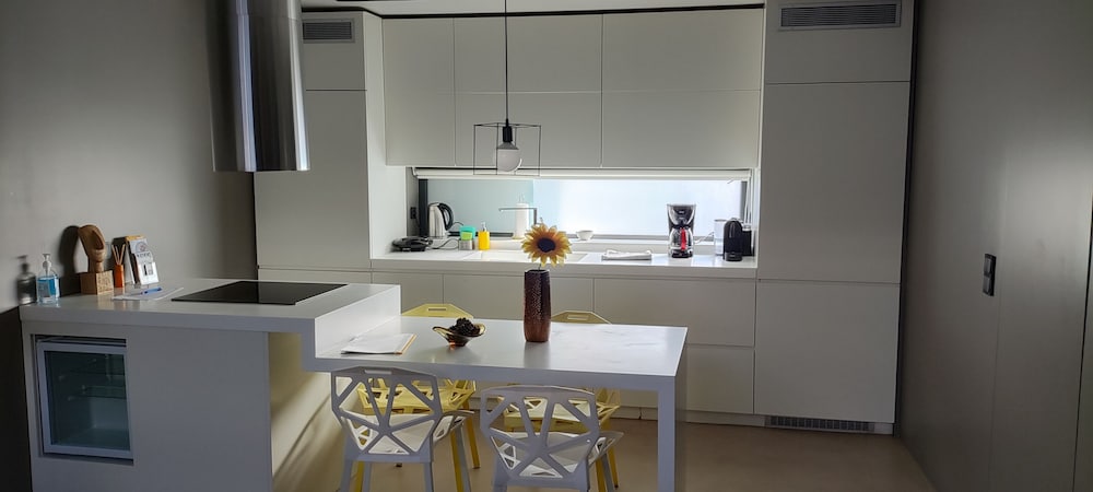 Athina Art Apartments 7/43