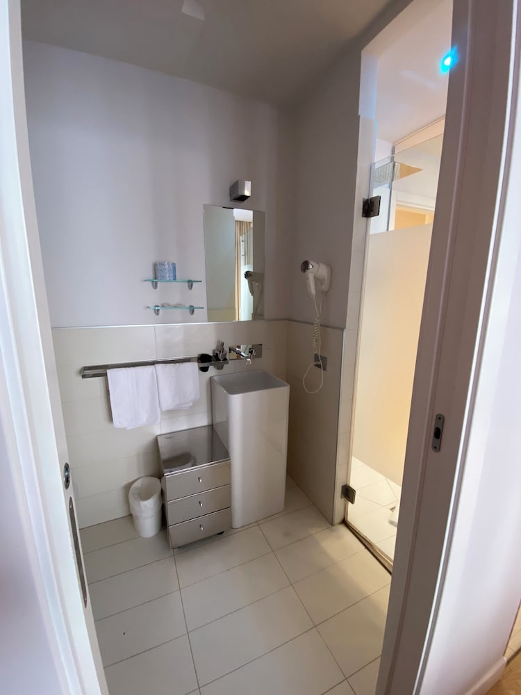 Suite 136 Luxury Rooms 48/50