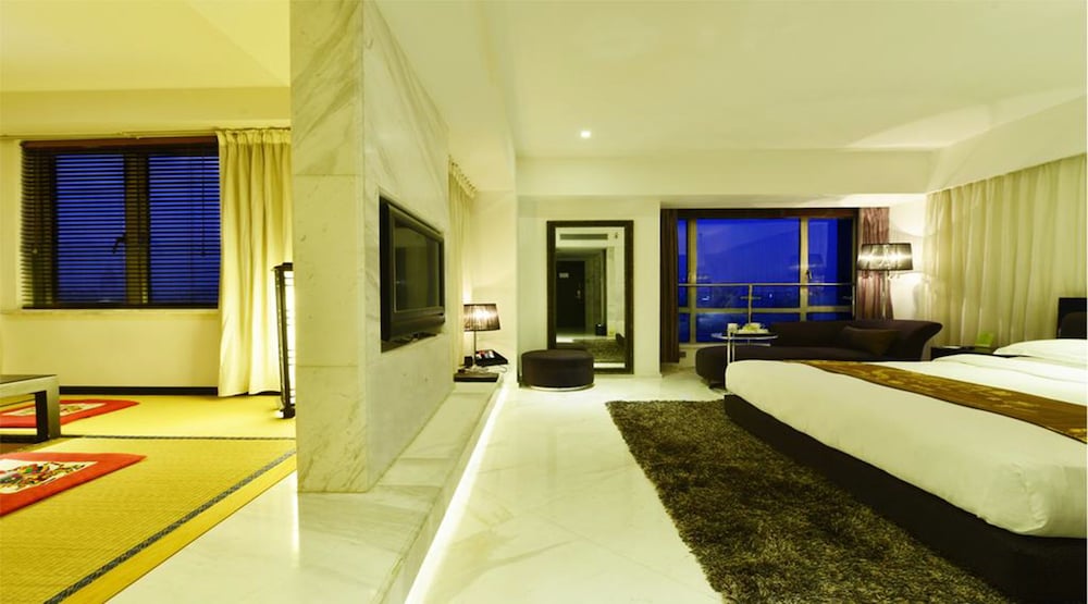 KINGTOWN HOTEL HONGQIAO 8/19