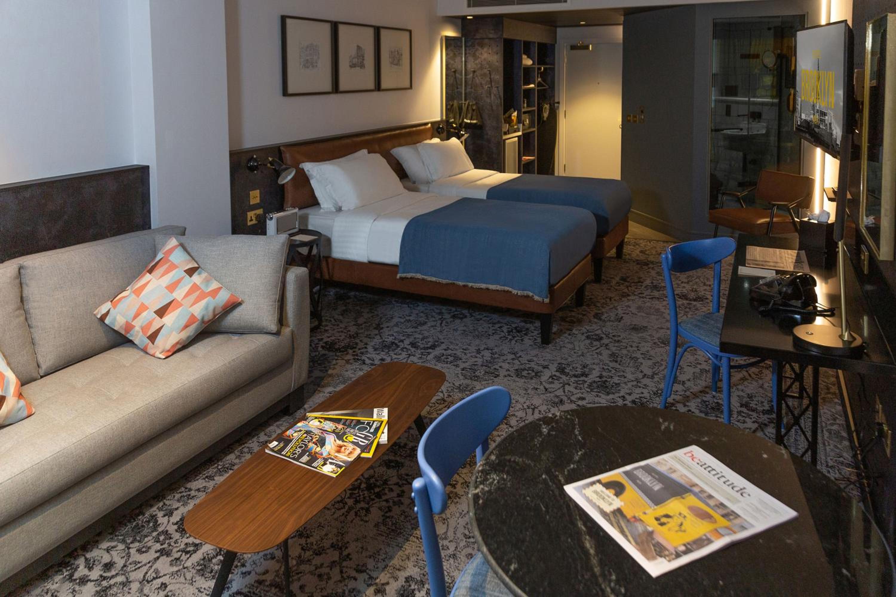 غرفة بسرير كينج مع أريكة، voco Manchester - City Centre, an IHG Hotel 7/8