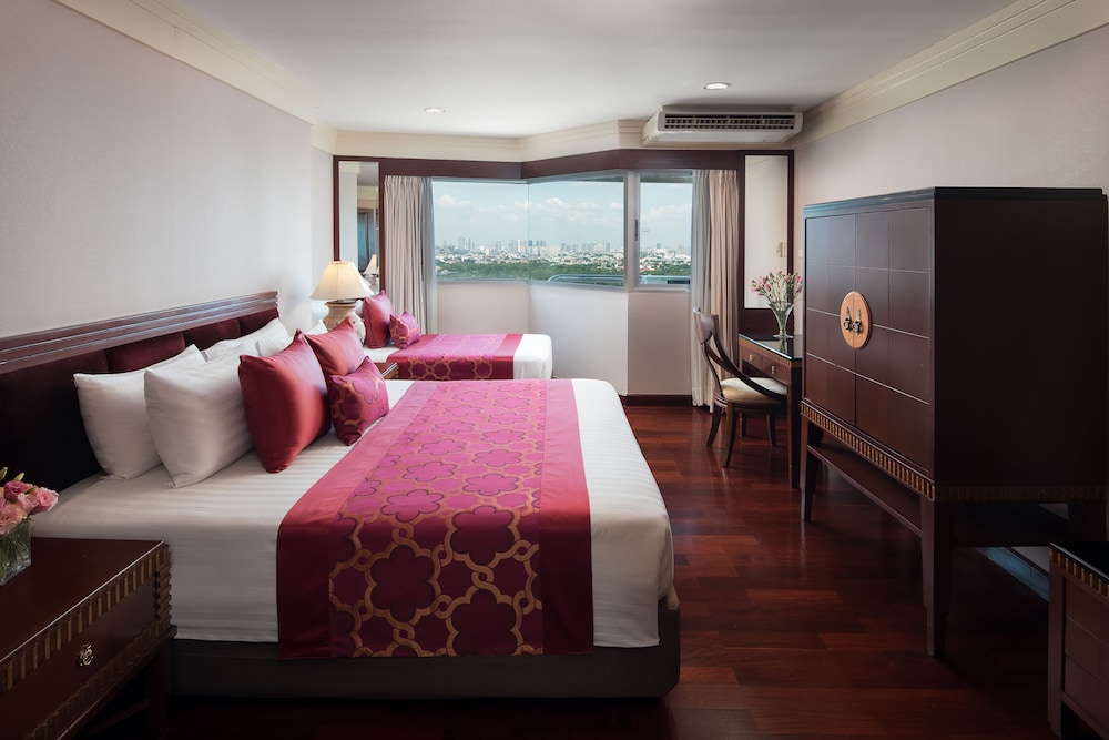3 BEDROOMS SUITE