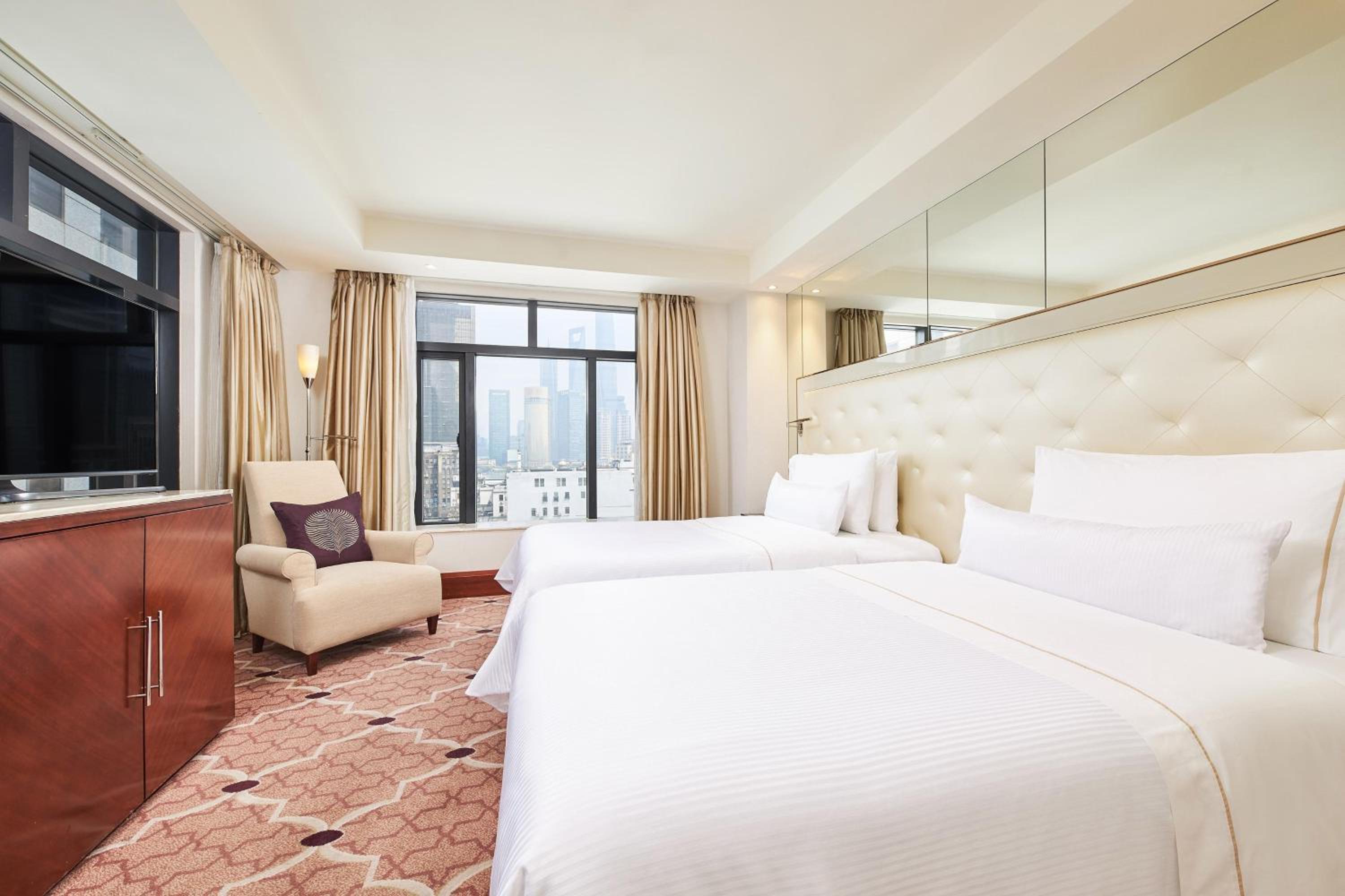 Crown, Deluxe, Twin Beds, River View