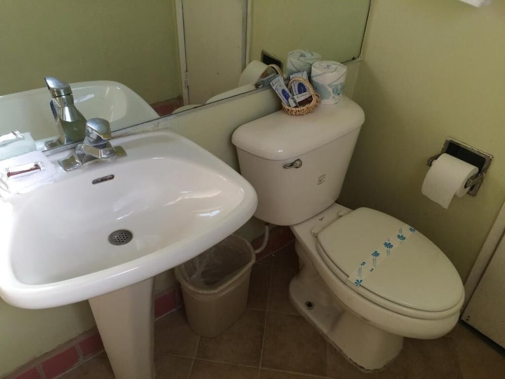 Budget Inn and Suites El Centro 32/34