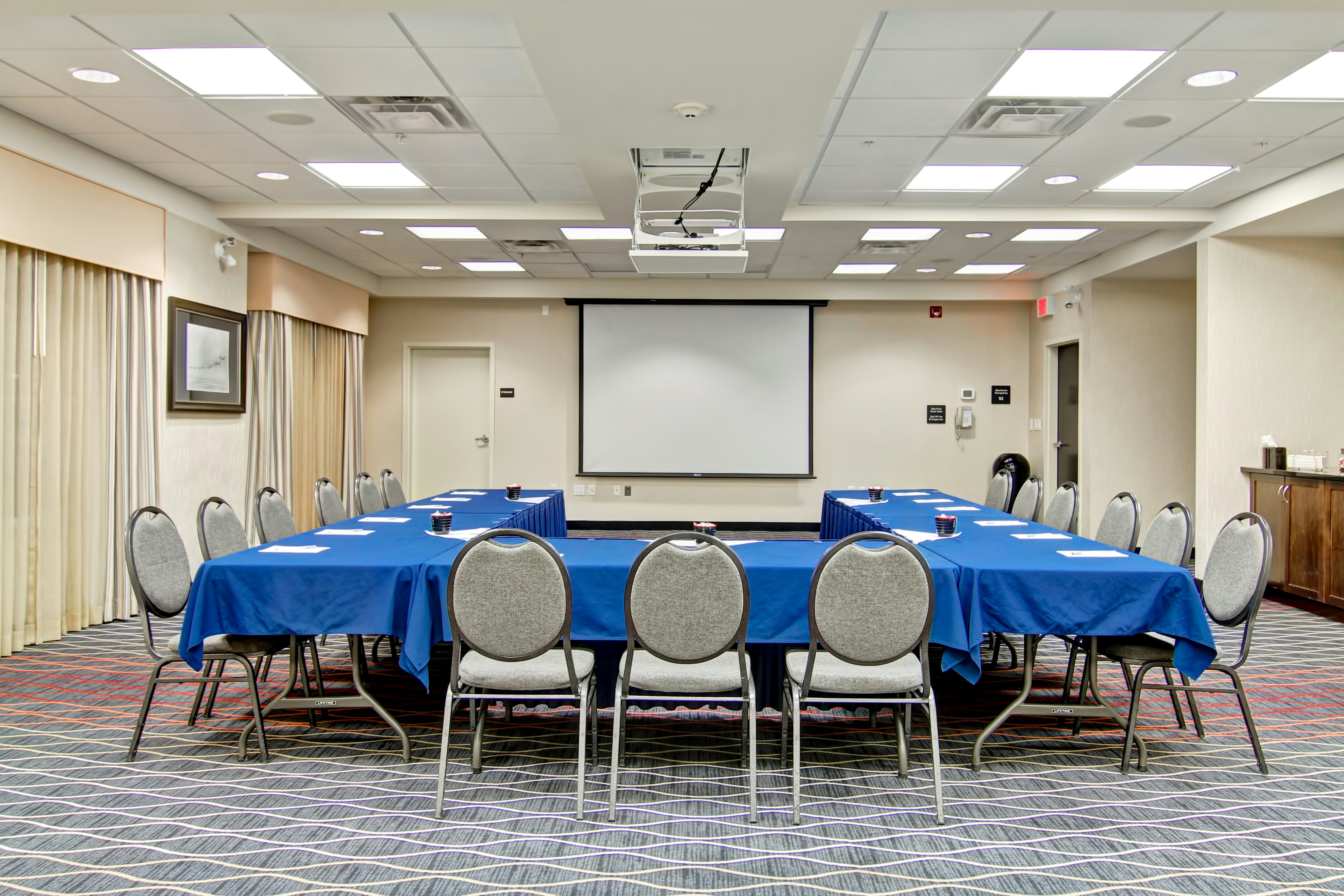 Hampton Inn Suites By Hilton Red Deer 30/38