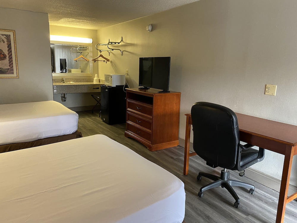 Travelodge by Wyndham Laurel 45/59