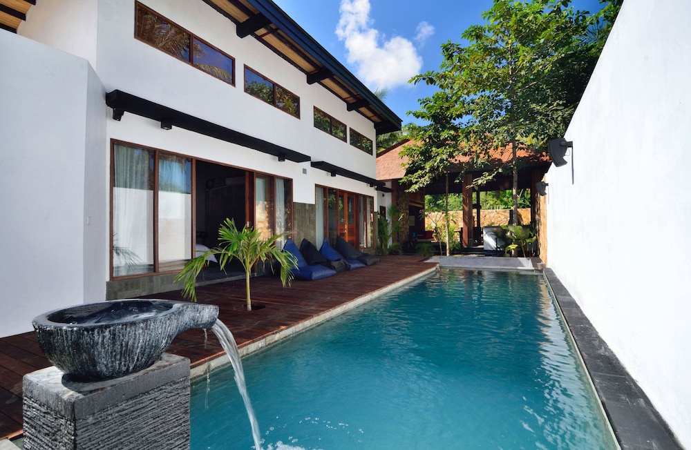 KIES VILLAS LOMBOK 65/67