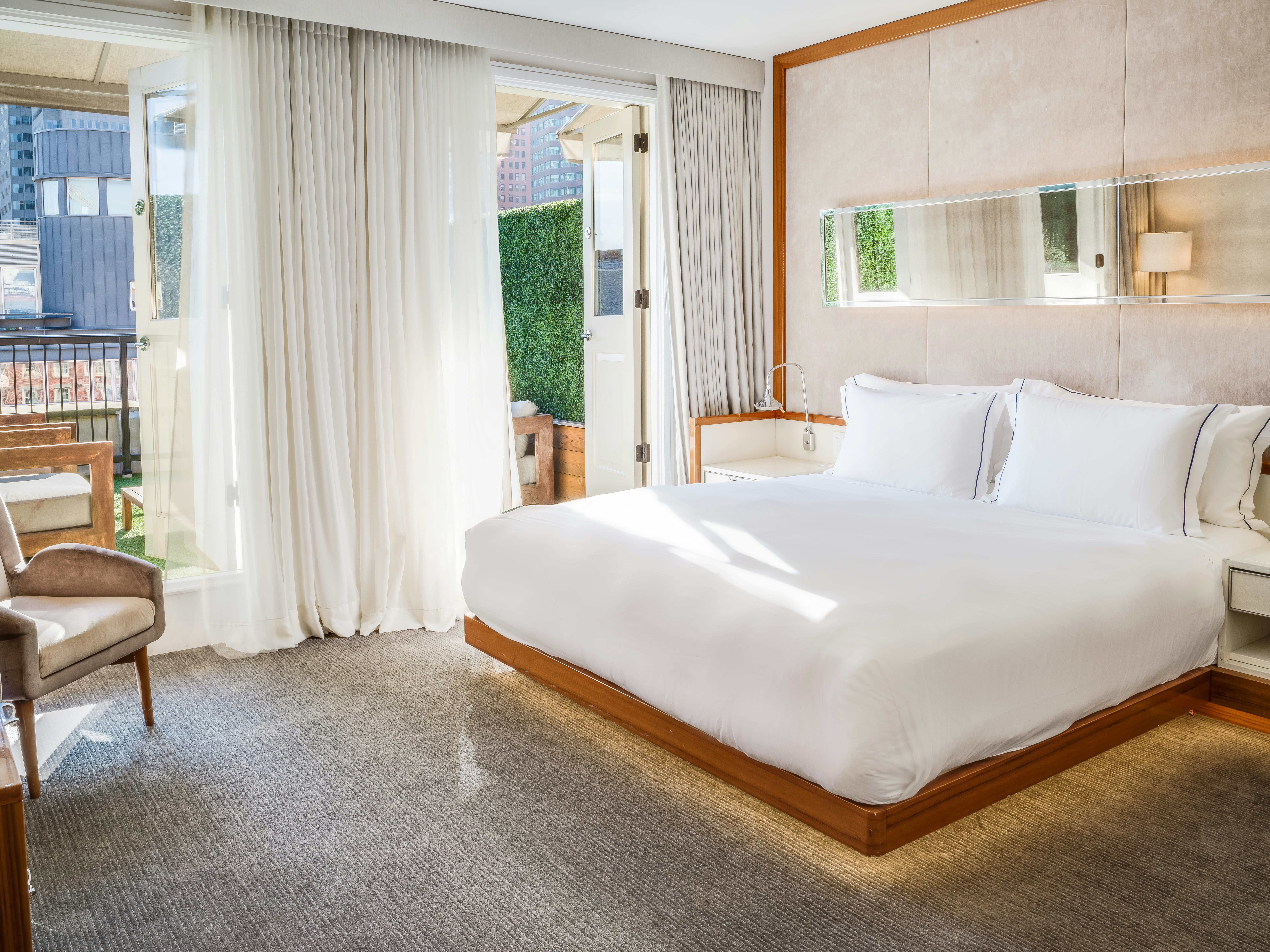 Premier, King Bed, Front Street View, Terrace