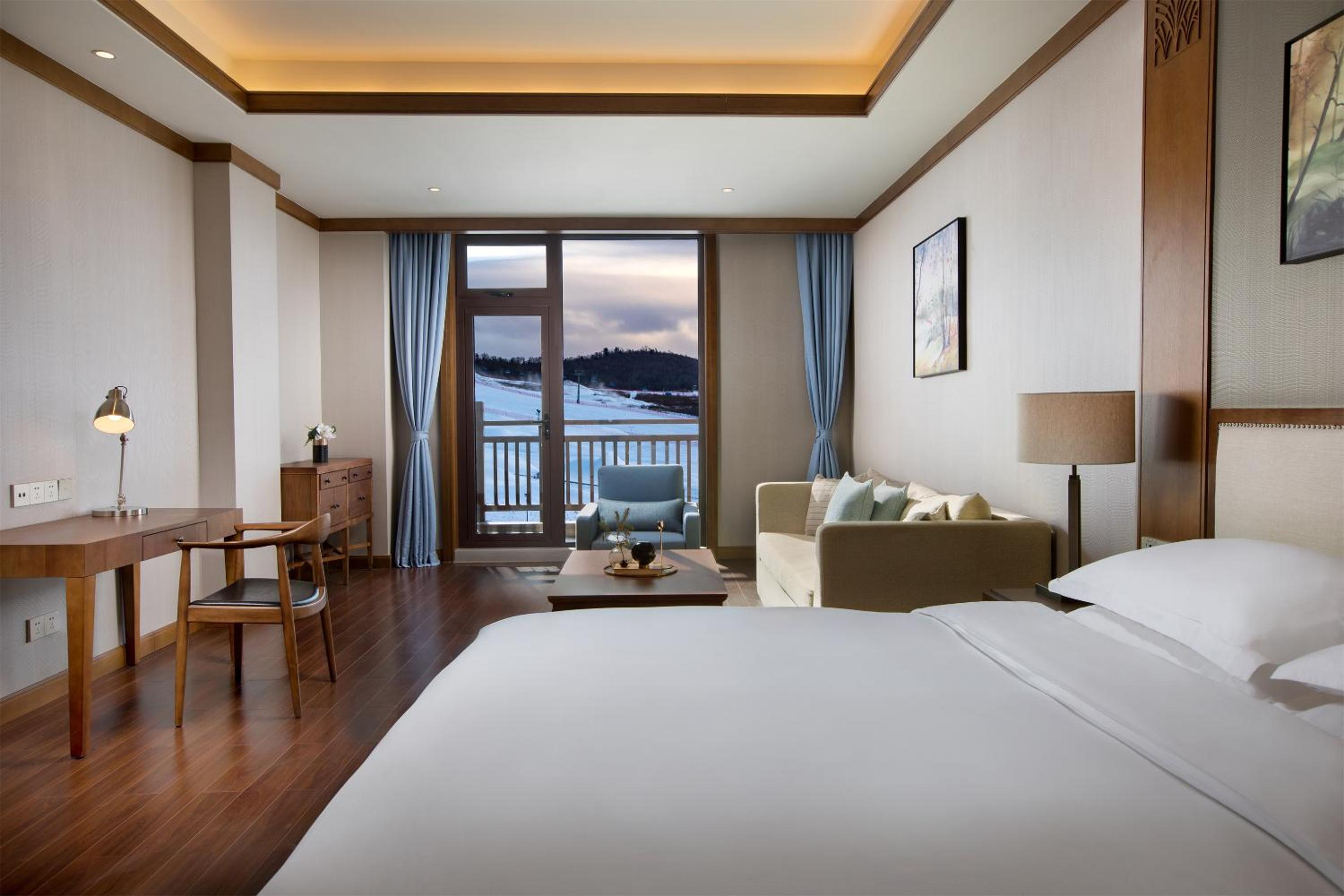 Swiss Advantage, King Bed, Mountain View، Swissotel Resort Changbaishan 2/6