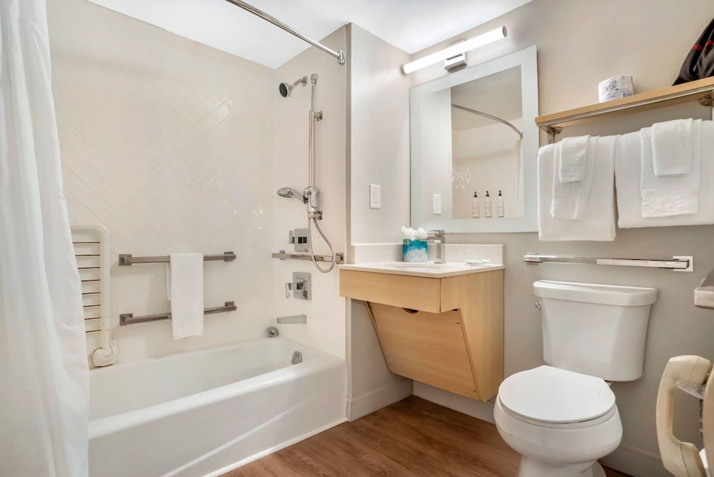 MainStay Suites Tallahassee 45/47