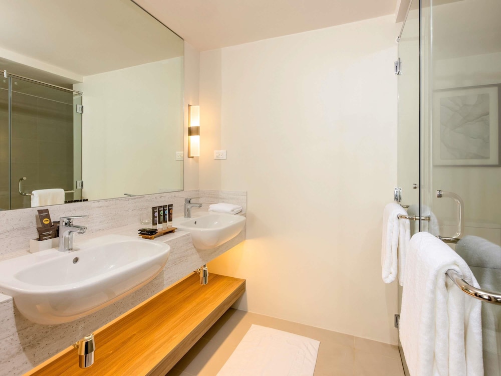 Novotel Suites Manila At Acqua 49/52