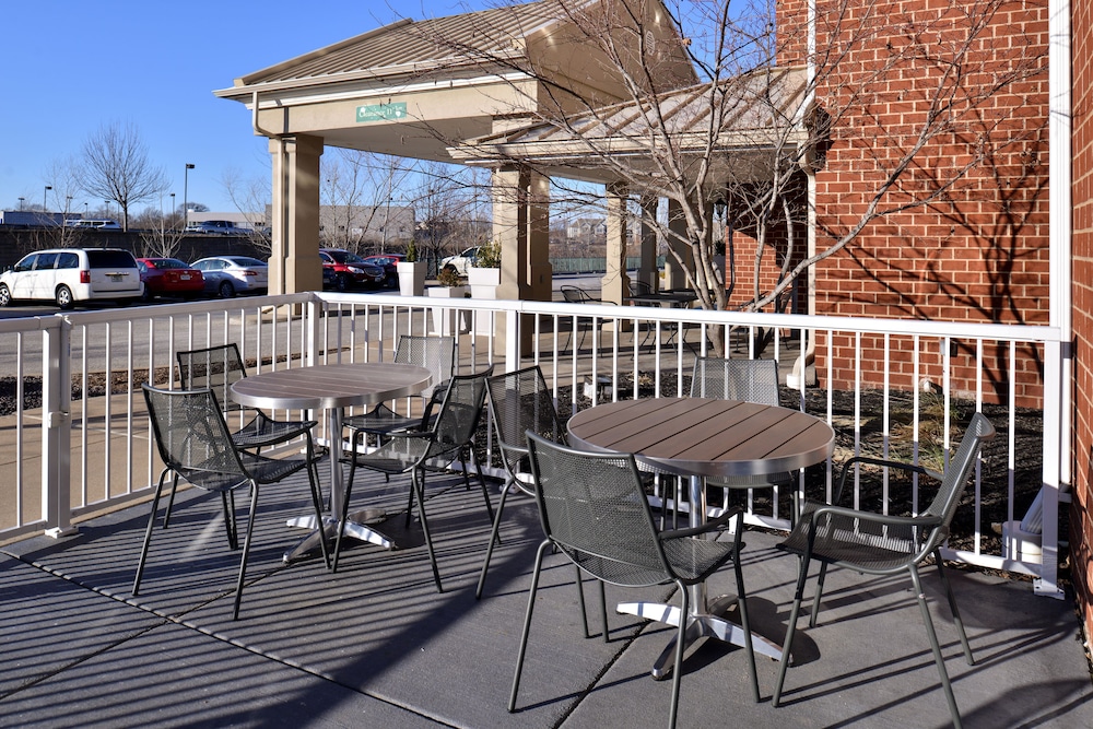 Holiday Inn Express Hotel & Suites St. Louis West-O Fallon 52/71