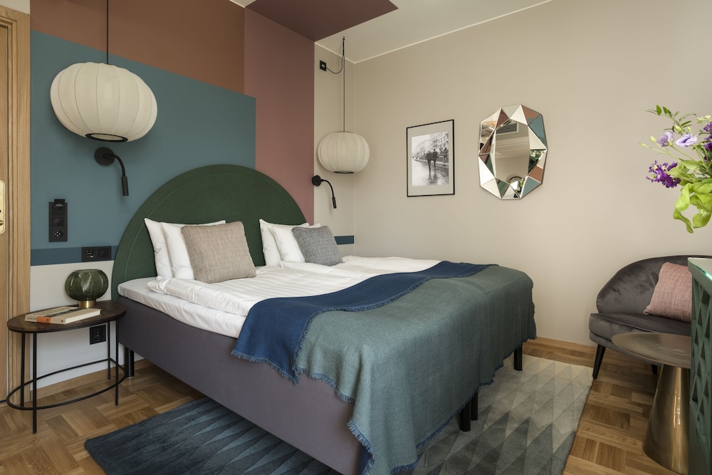 Superior, King Bed, Castle View