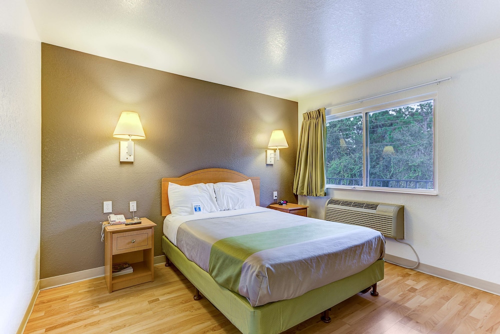Studio 6 Extended Stay - Kissimmee, FL - Orlando 9/31