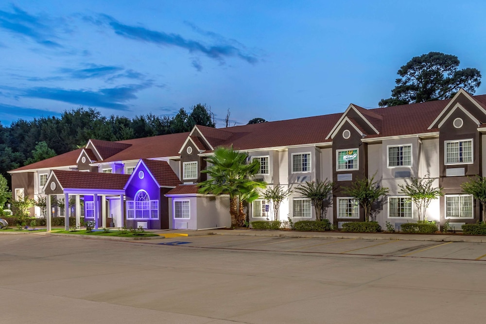 Quality Inn & Suites Longview I-20 6/35