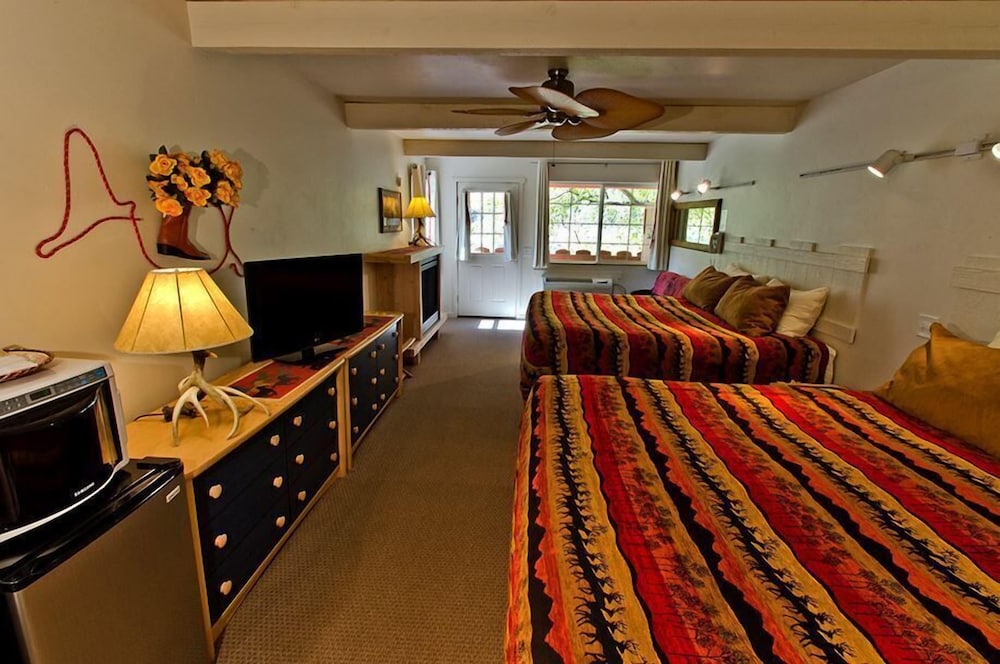 Hot Springs Inn 33/50