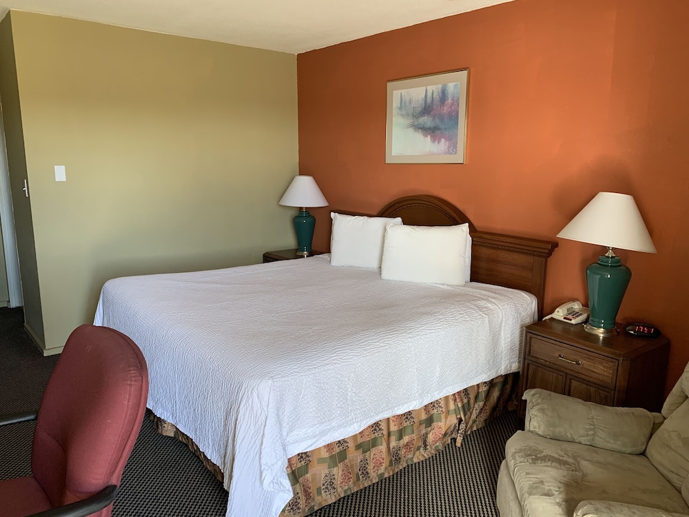 Executive Inn Dodge City, KS (ex Rodeway Inn) 21/34