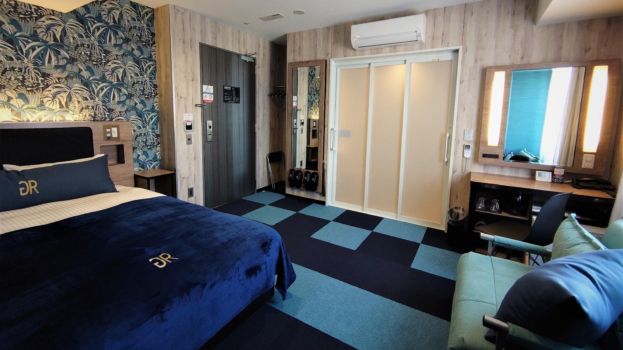 Universal, Double Bed