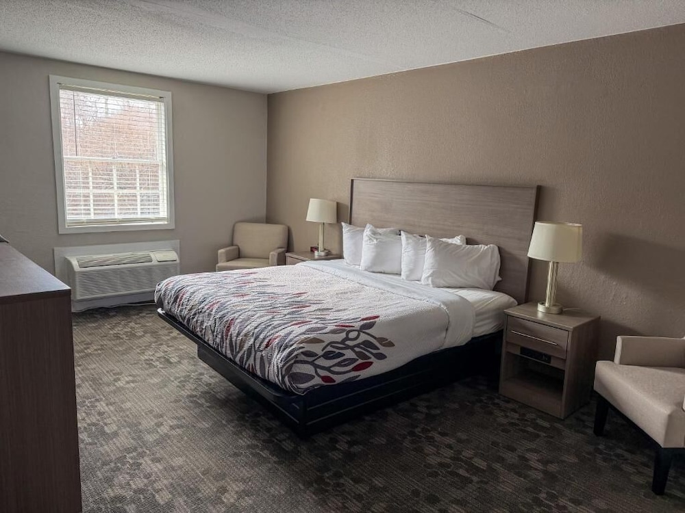 Superior, King Bed, Pool View