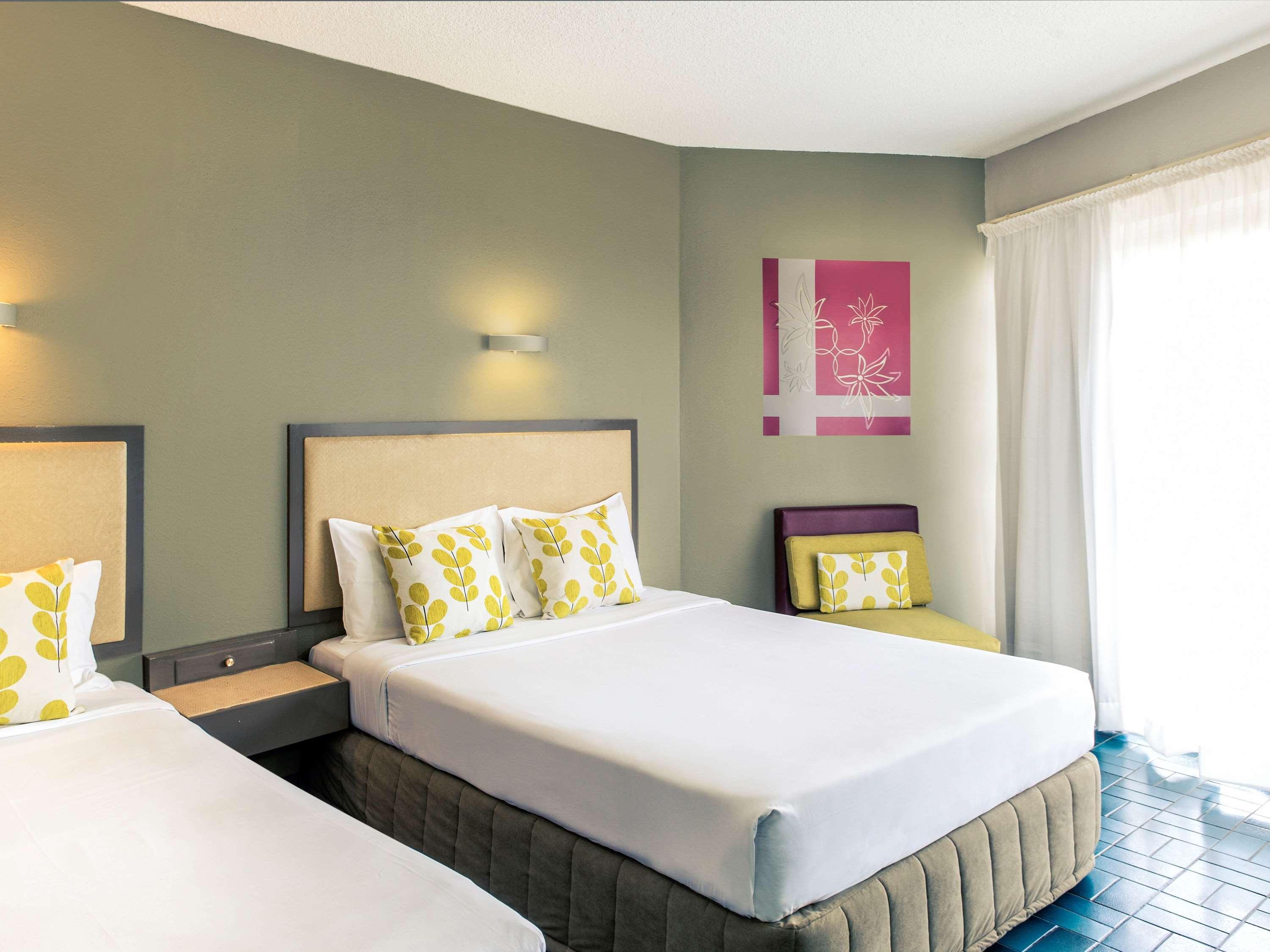 STANDARD, 1 QUEEN AND 1 SINGLE BED