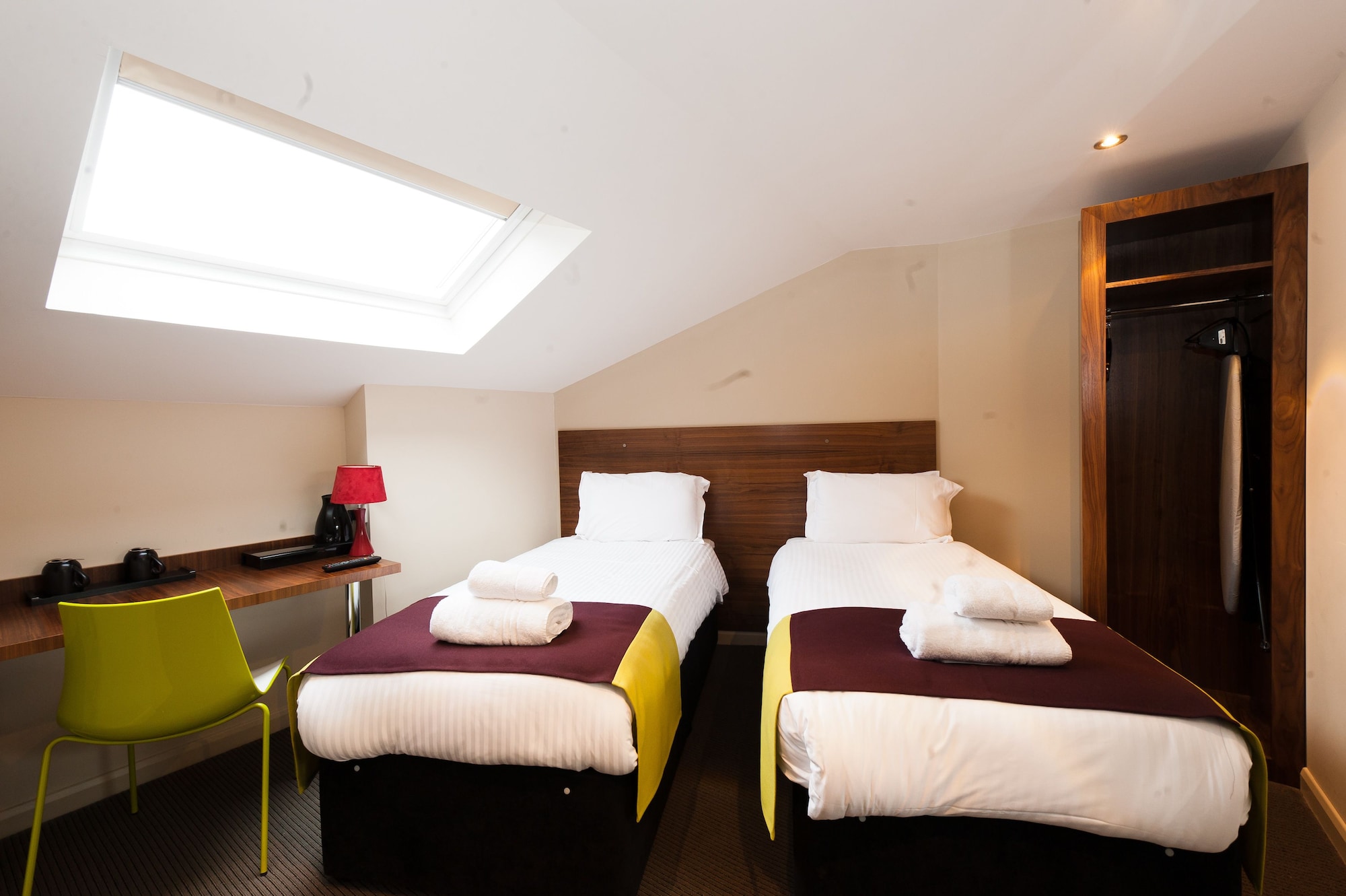 SEMI BASEMENT, STANDARD, TWIN BEDS