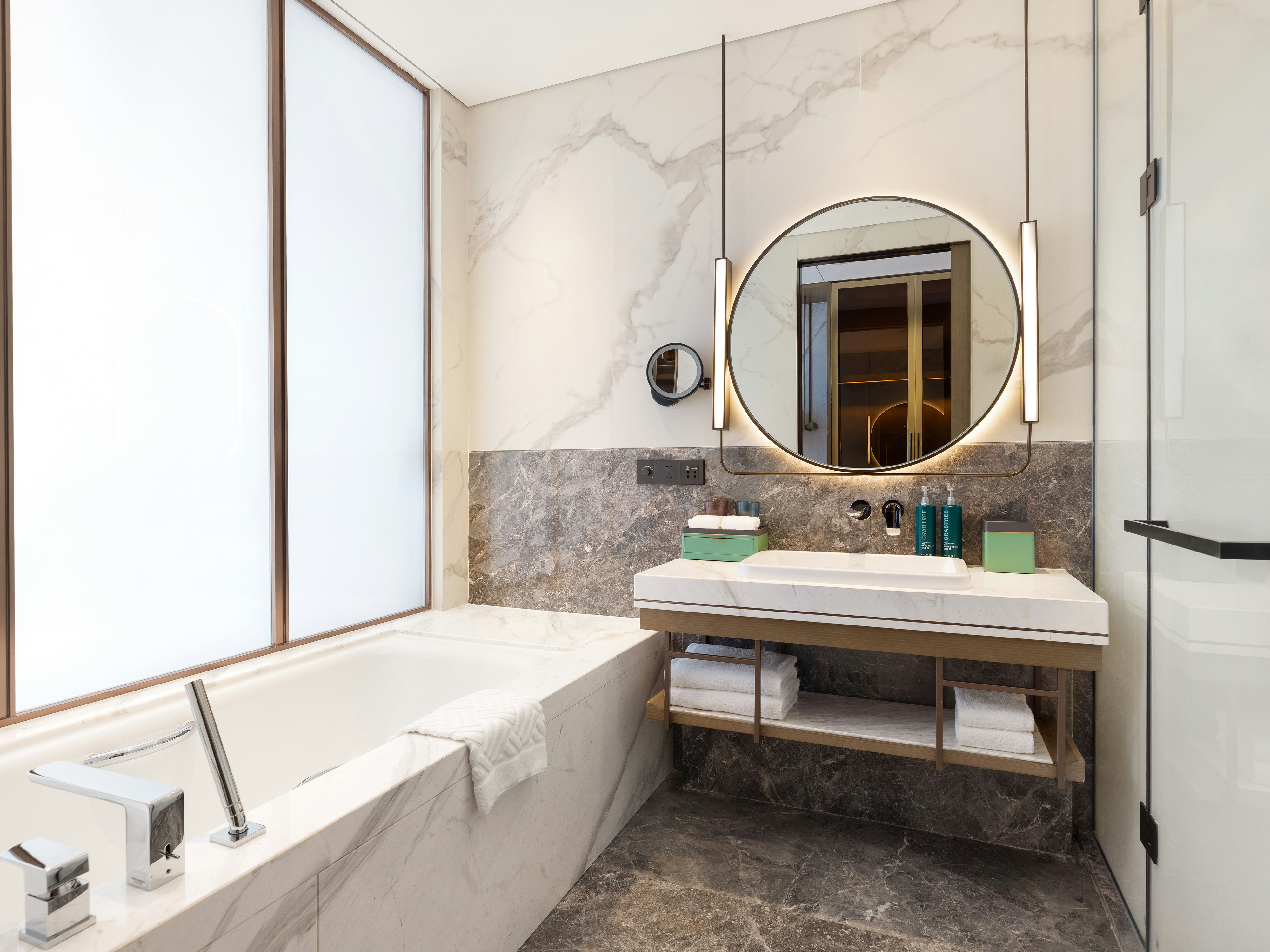 غرفة ديلوكس بسرير كينج، Hilton Shaoxing Hotel and Residences 3/3