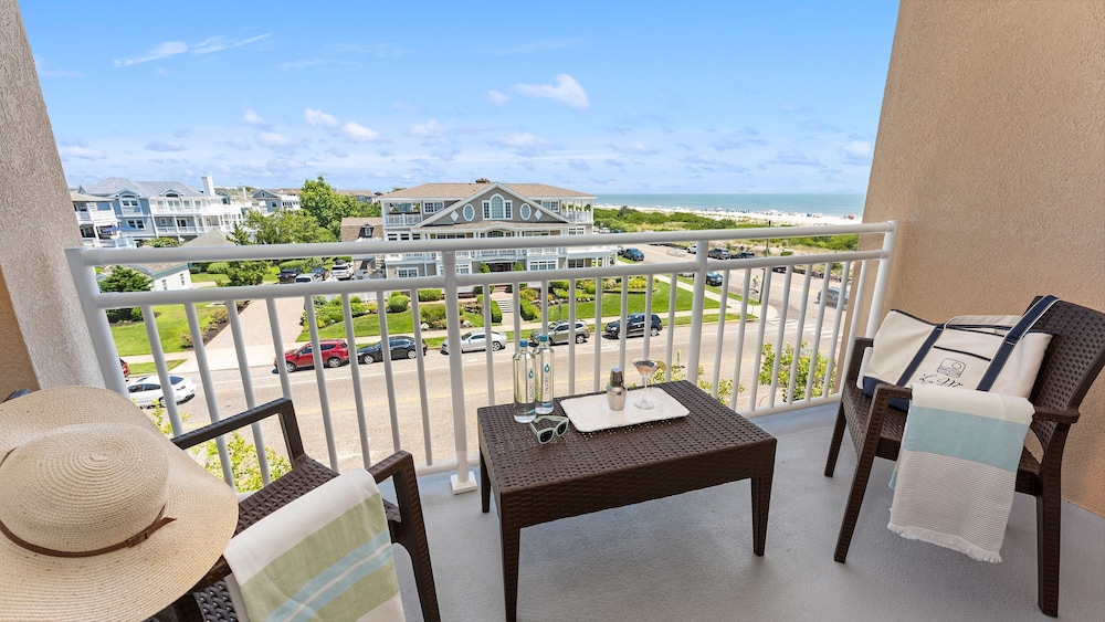 La Mer Beachfront Inn 1/38