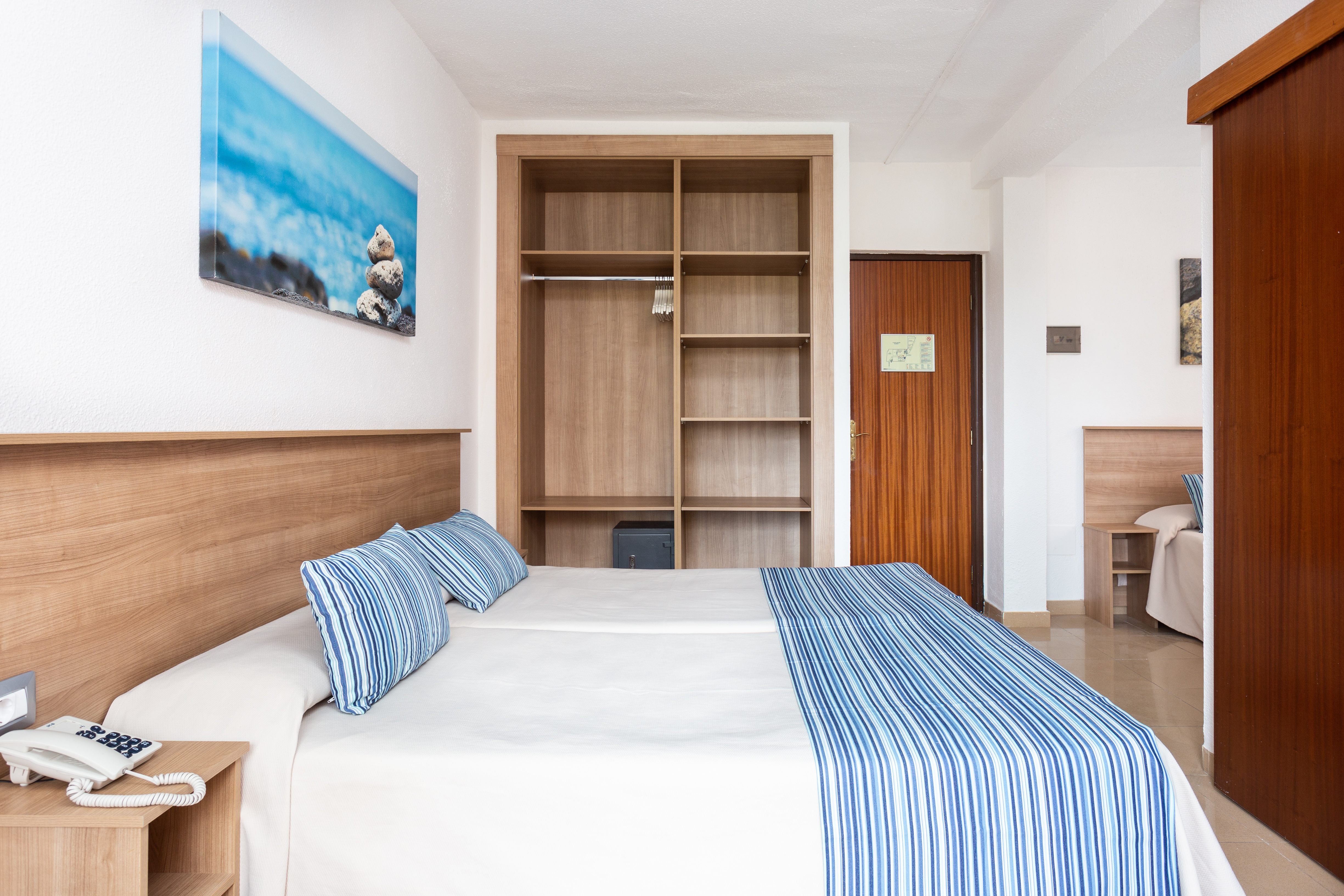 Hotel Globales Acuario 9/27