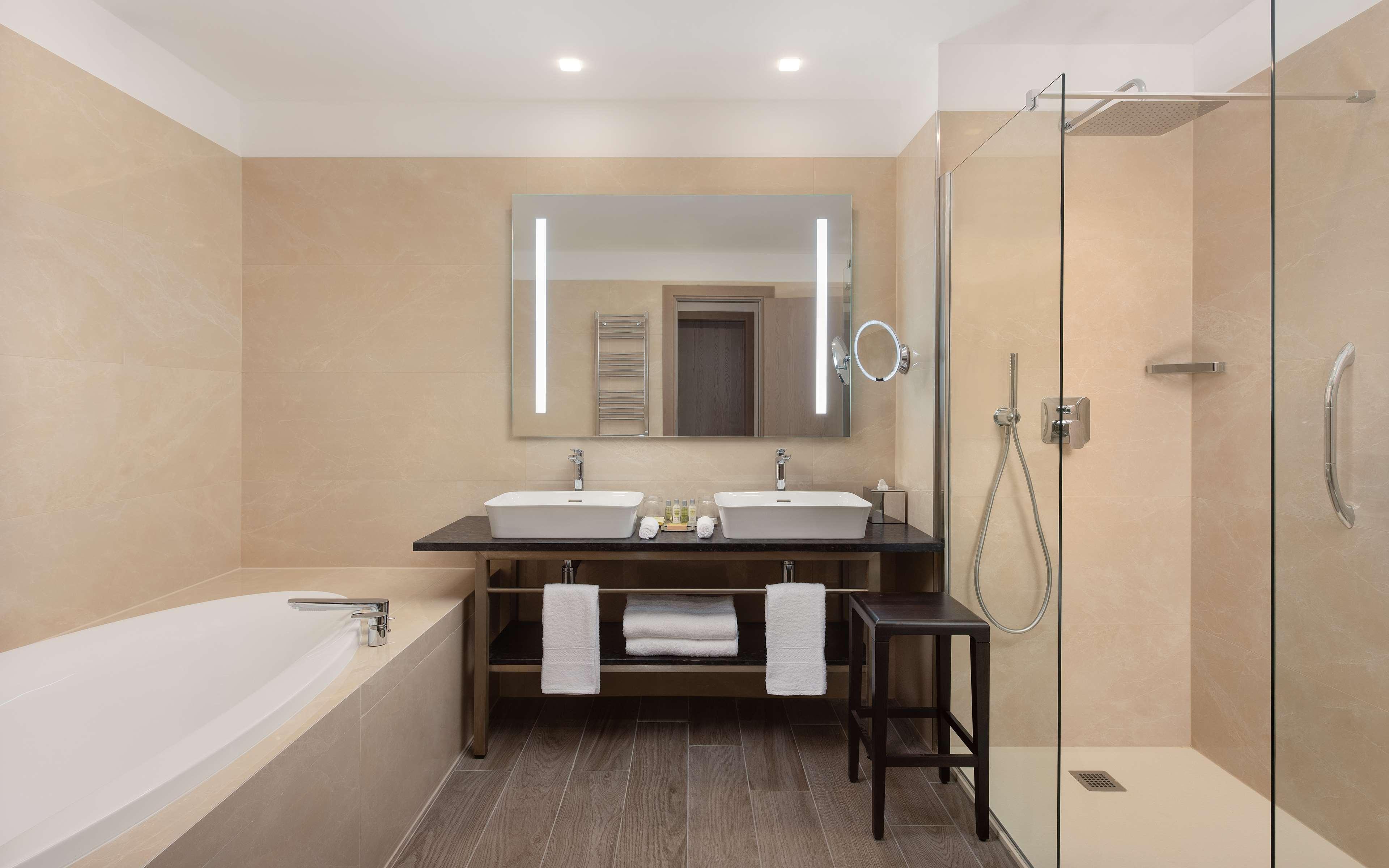 1 Bedroom, Villa, Apartment, King Bed, Beach Front، Hilton Rijeka Costabella Beach Resort and Spa 3/3