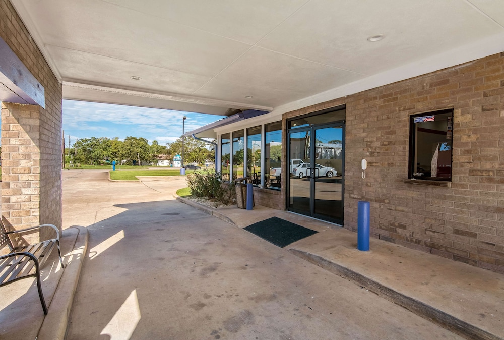 Motel6 Freeport, TX 42/54
