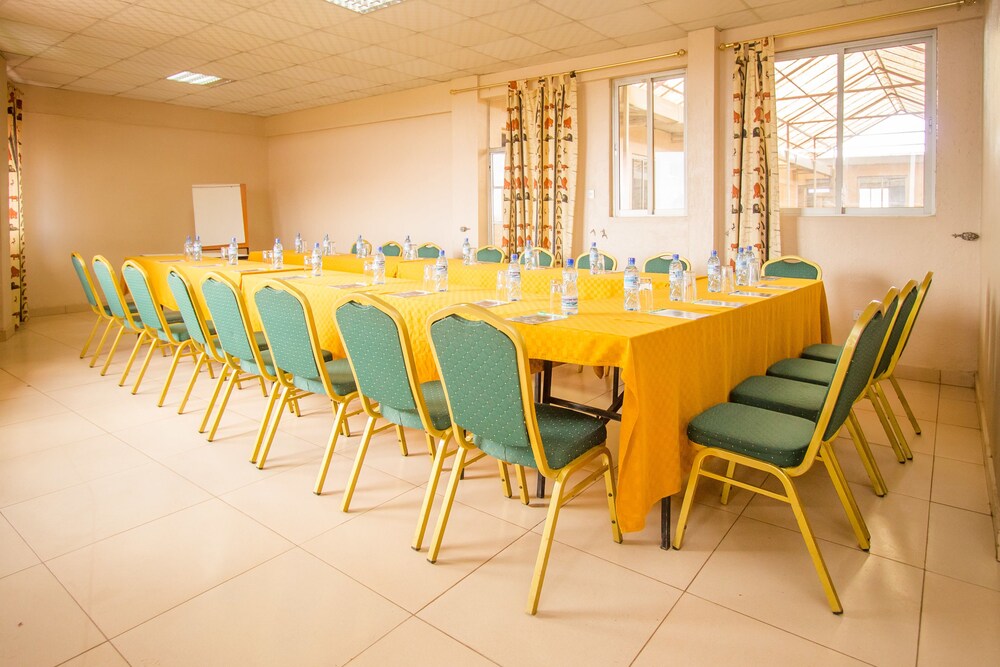 Eland Safari Hotel Nyeri 25/26