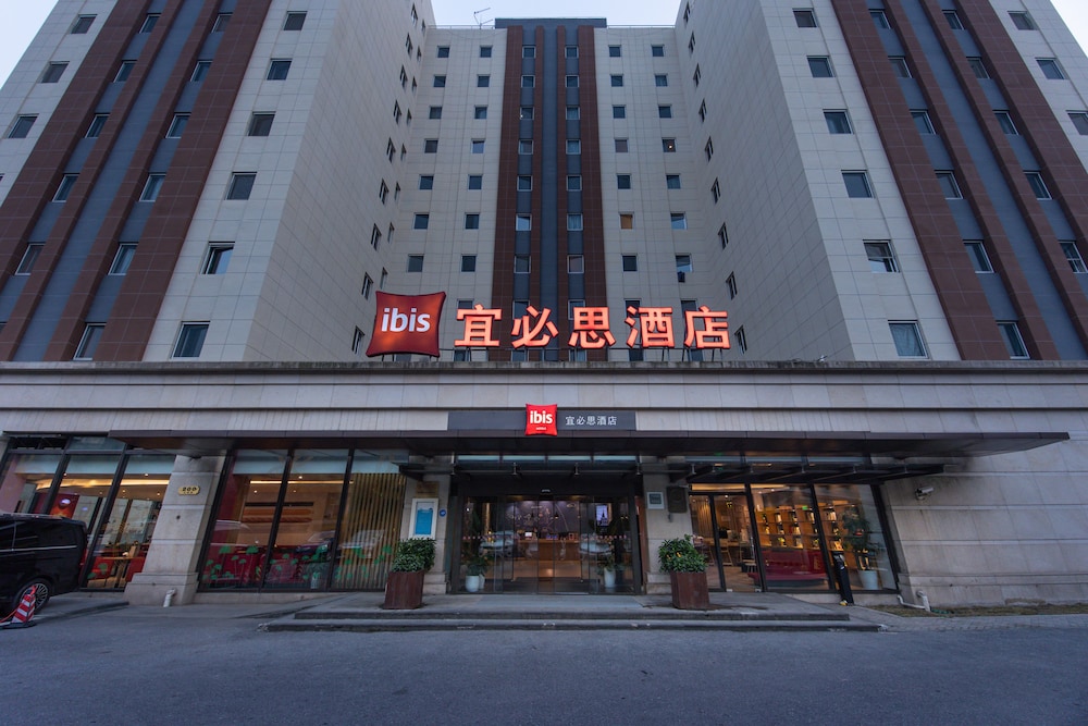 IBIS SHANGHAI LIANYANG 3/44