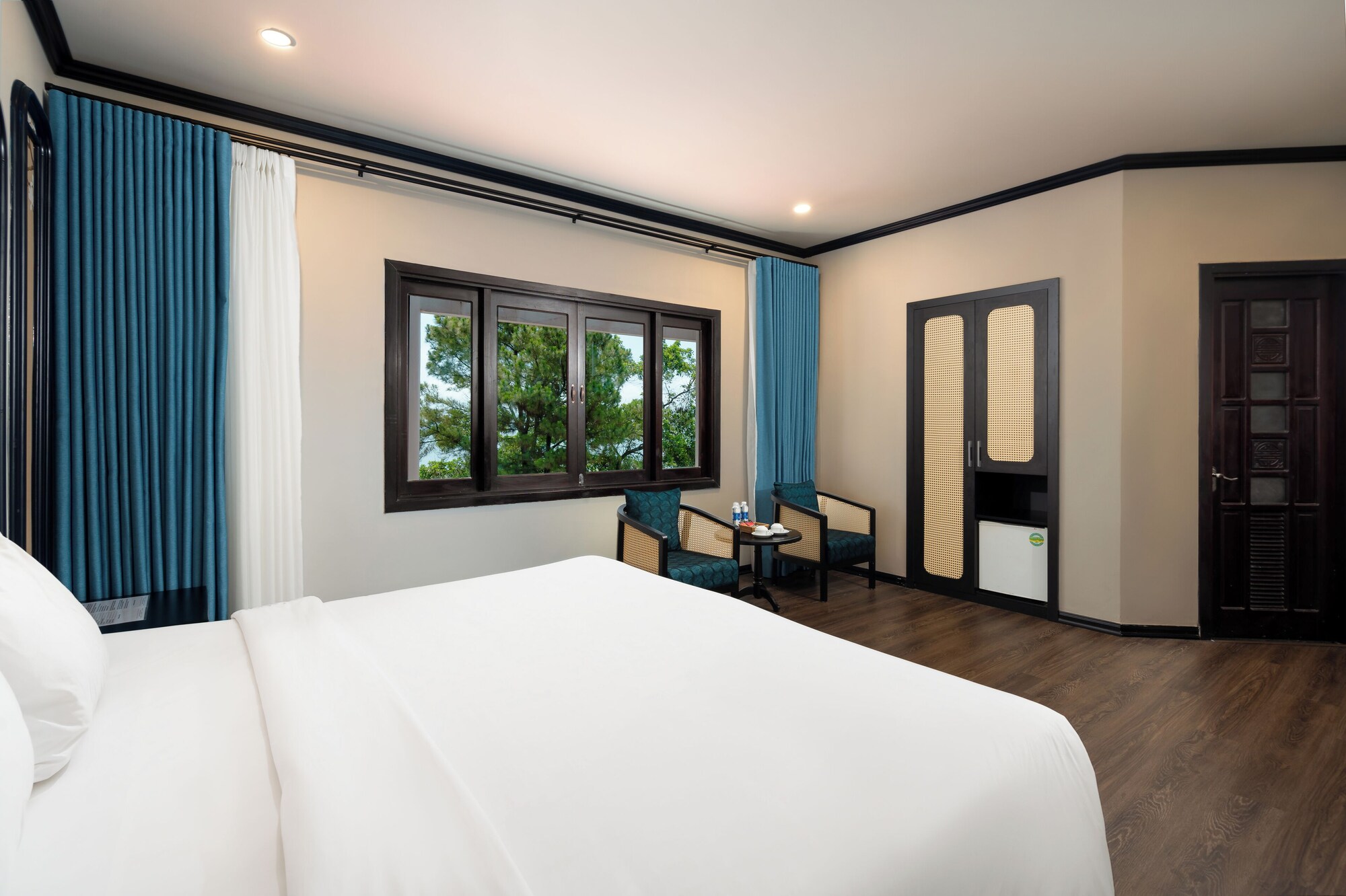 Hill, Pine, Double Bed