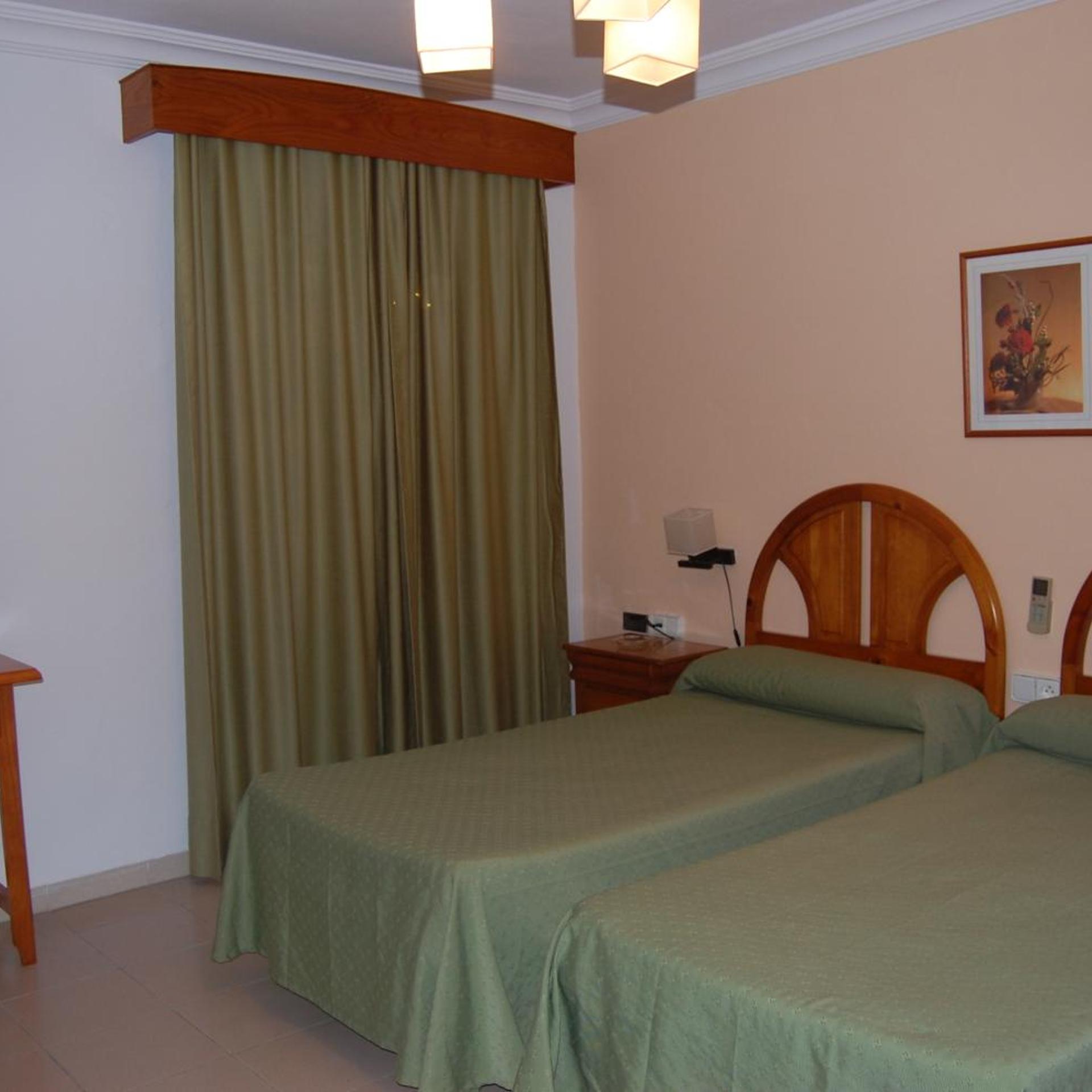 غرفة ثلاثية