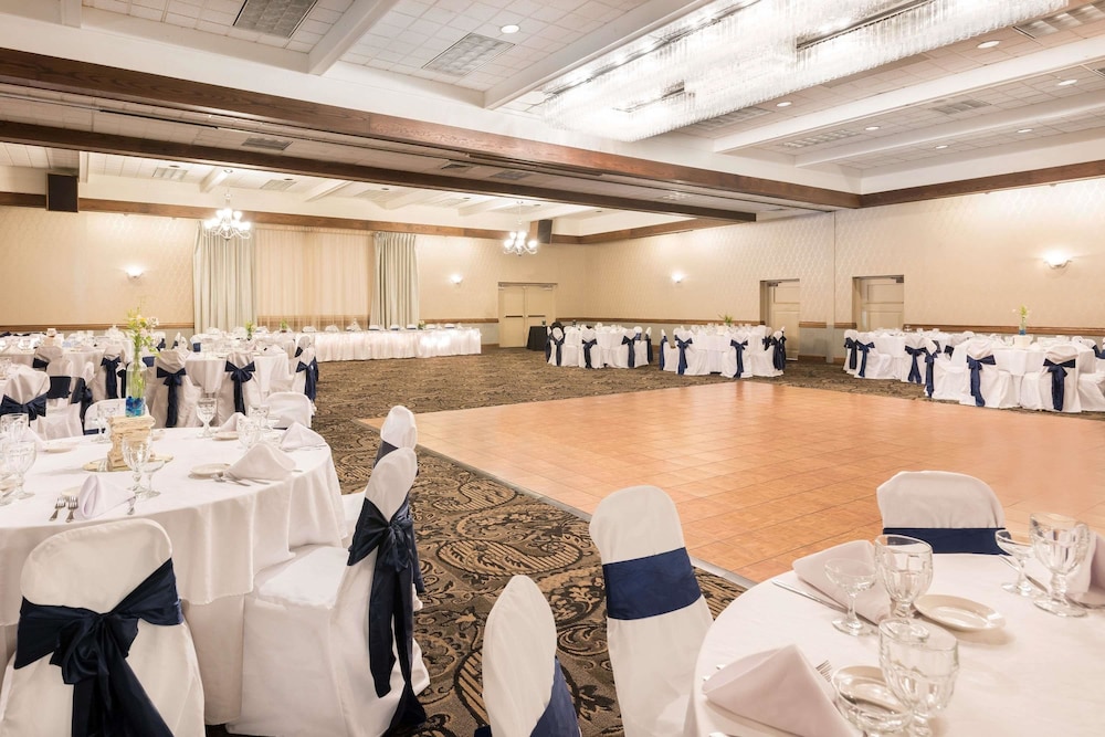 Ramada Plaza by Wyndham Portland 24/35
