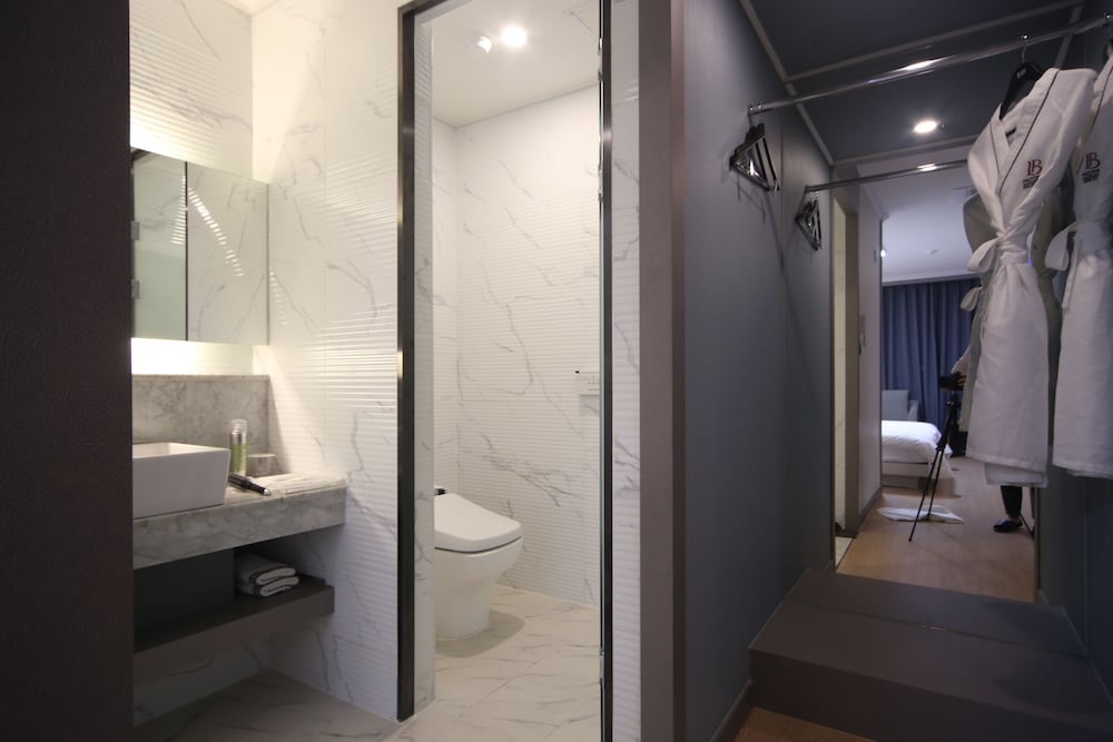 Bestie Hotel 30/33
